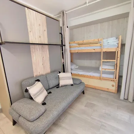 Apartment Le Reflet Des Montagnes, Studio, Centre Luchon, 4 Personnes *